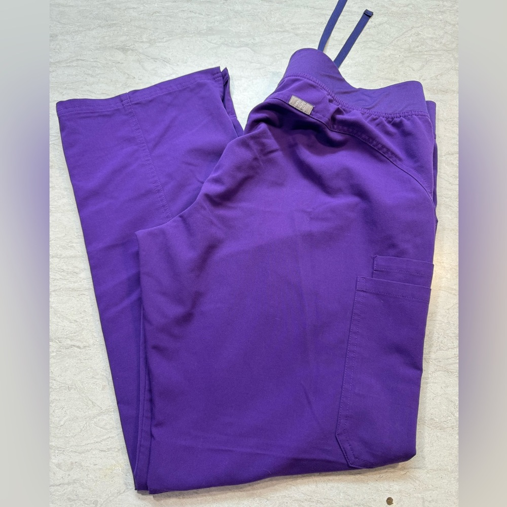 Figs Scrub bottoms kade size large in grape purple.
